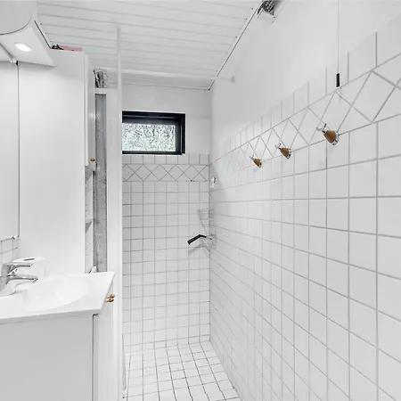 1309 Aakirkeby - Fyrreklyngen 17 *